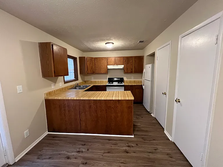 2320 Highpoint Rd — Photo 6