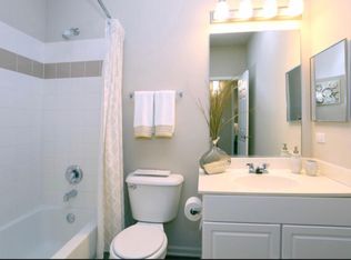 2200 Oakridge Dr APT 1, Aurora, IL 60502