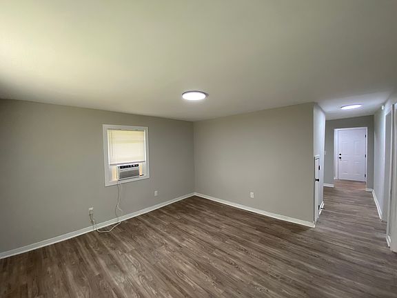 2nd image of 1810 Hemlock Ave