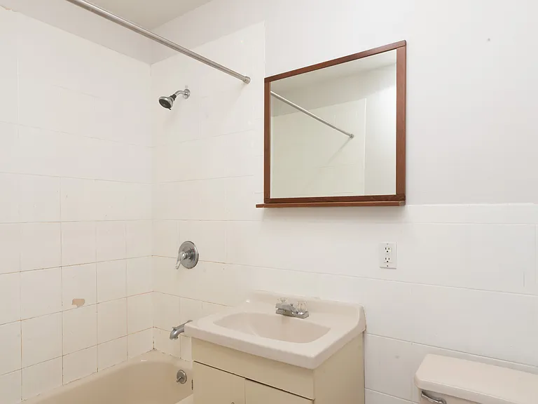 541 Gates Ave #3 — Photo 9