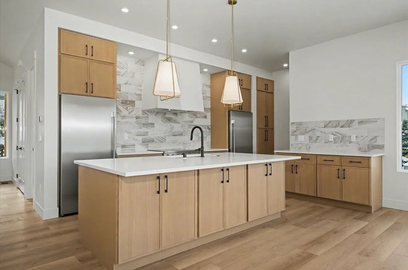 6 bed, 5912 sqft, $8,500 — Photo 4