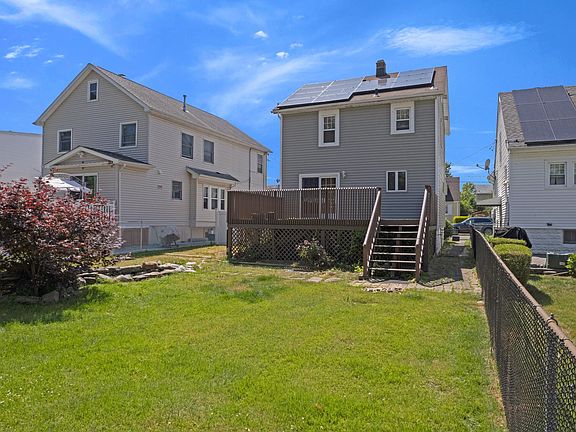 5th image of 184 Elmhurst Ave