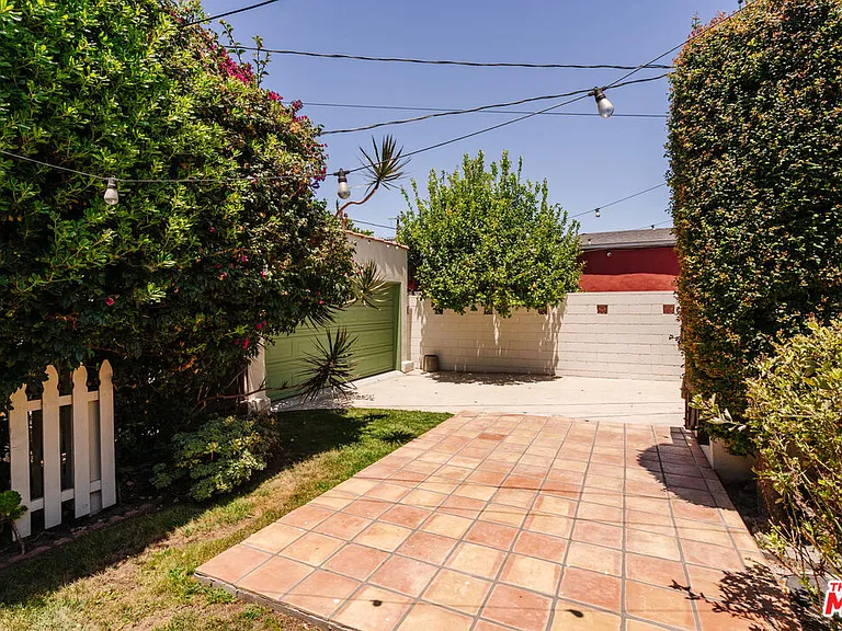 2735 Clyde Ave — Photo 32