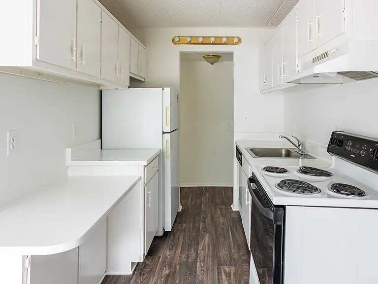 Riverside Village Apartments — Photo 16