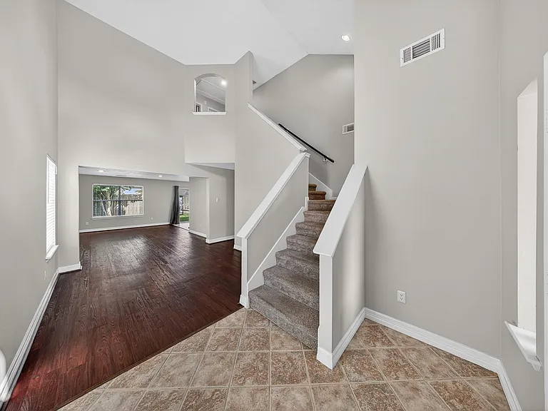 7243 River Pines Dr — Photo 3