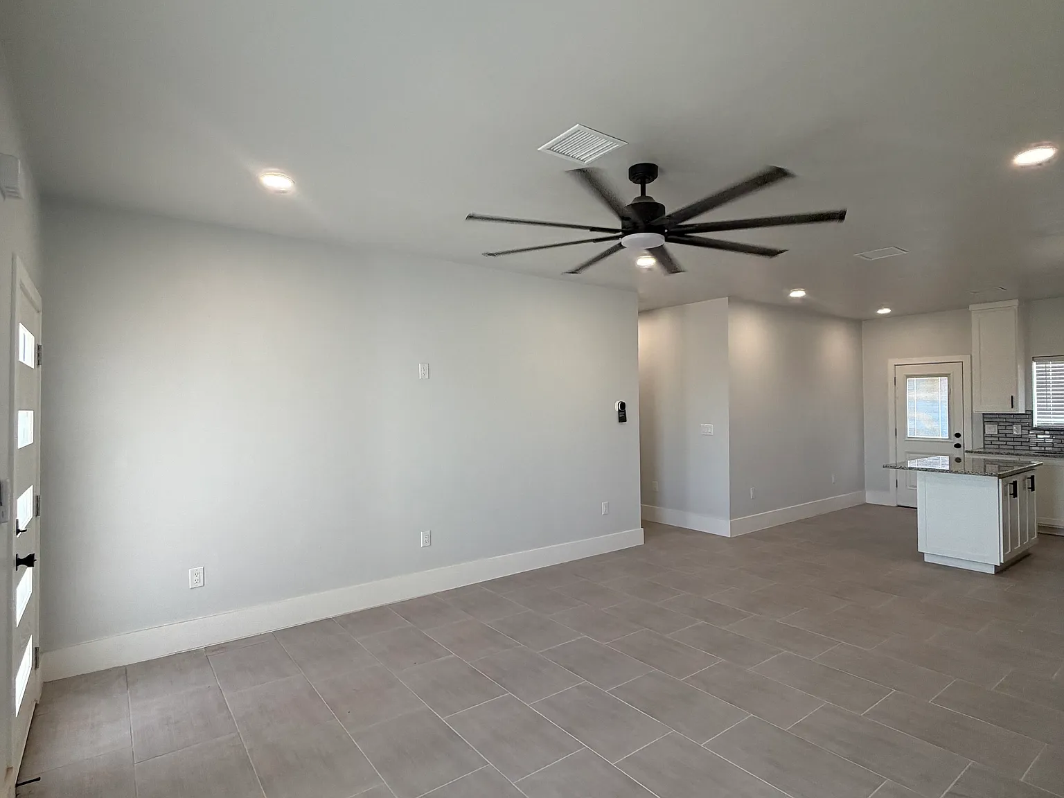 3 bed, 1200 sqft, $1,400 — Photo 3