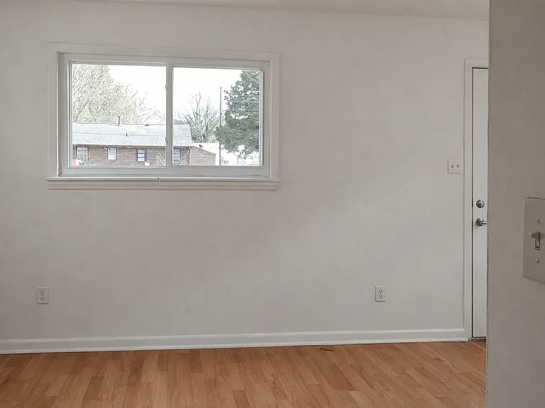385 Fern St — Photo 3