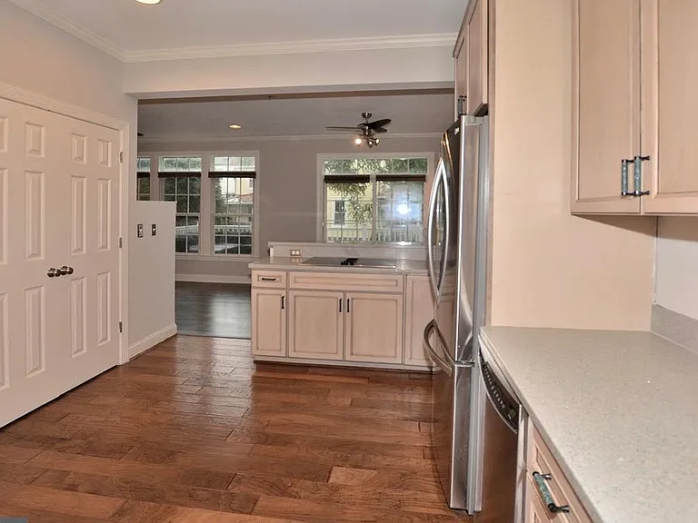 103 Washington Square Ct — Photo 11