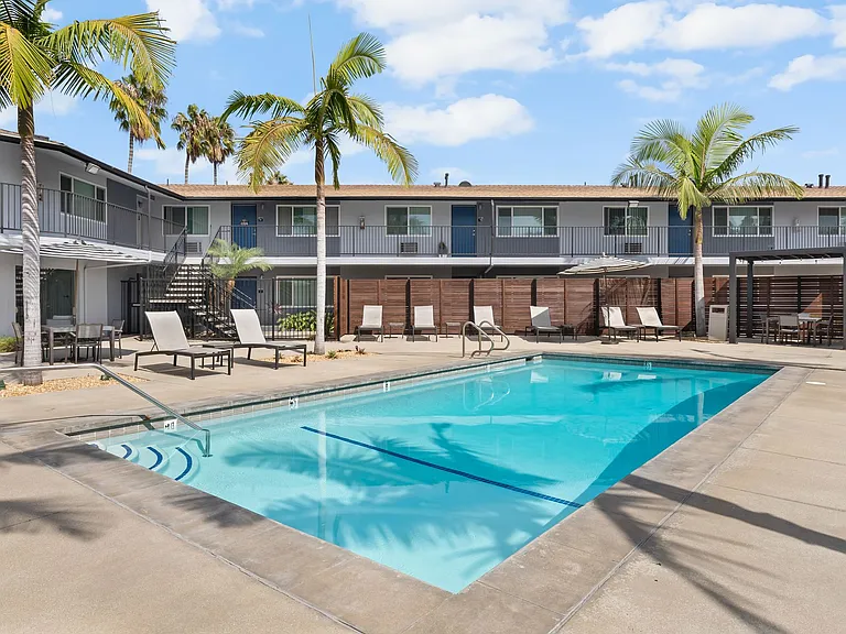 The Circle Apartments at Long Beach — Photo 2
