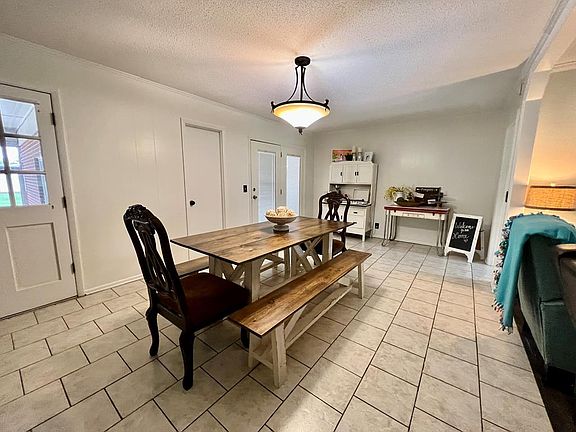 4th image of 308 Carol St