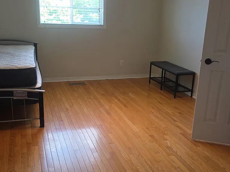Golds Cres — Photo 7