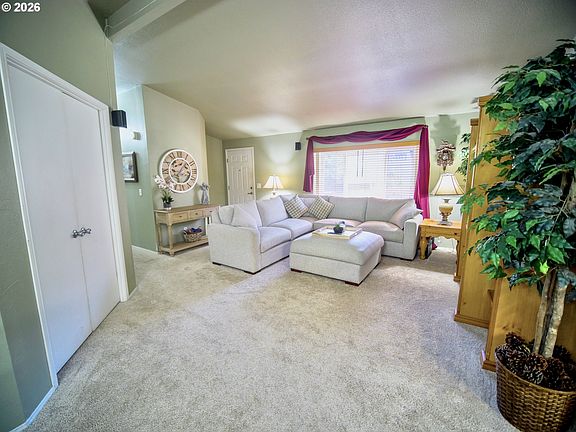 4th image of 18021 Country Village Dr