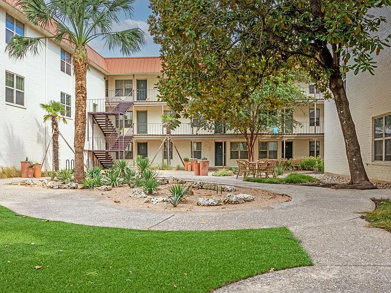 Su Casa — Photo 13