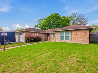 205 Westchester Dr, Victoria, TX 77904