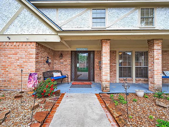 2nd image of 5327 Lacreek Ln