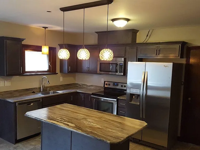1519 Lincoln Ave — Photo 2