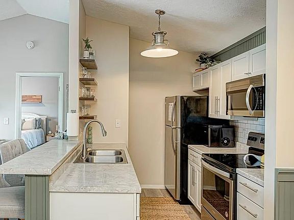4th image of 4391 Village Parkway Cir W