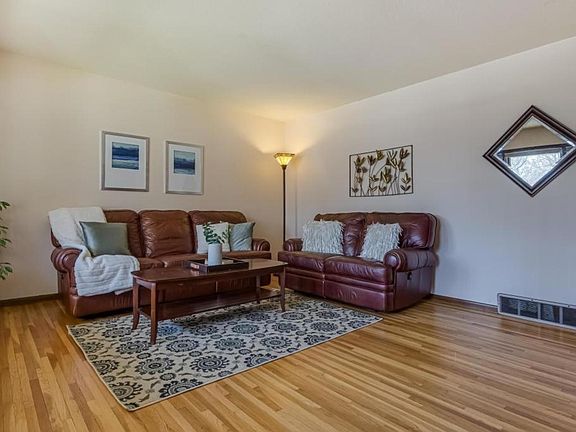 2nd image of 2132 Lamplight Dr