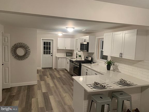 3rd image of 400 Carver Dr