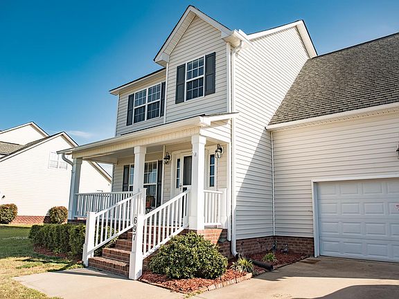 3rd image of 697 Alexandria Ln