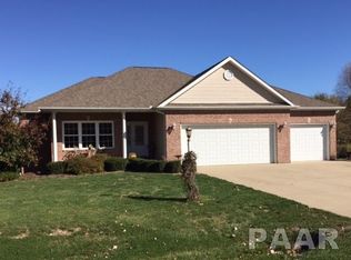 104 Clearview Dr, Pekin, IL