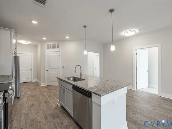 10525 Stony Bluff Dr #102, Ashland, VA 23005