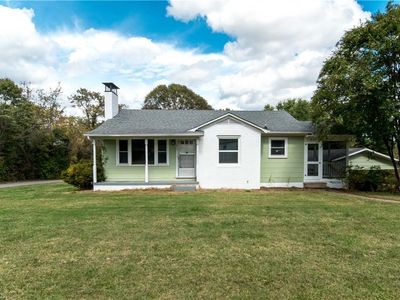 413 E Hemlock St, Yadkinville, NC, 27055