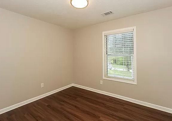 4th image of 382 Greenbrook Dr