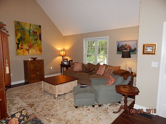4th image of 428 Springwood Dr