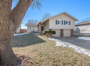 13821 Polk Cir, Omaha, NE 68137