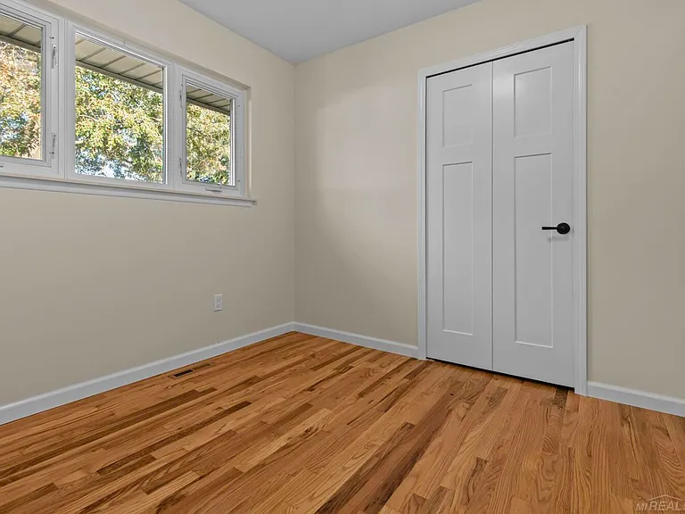 23729 Grove St — Photo 14