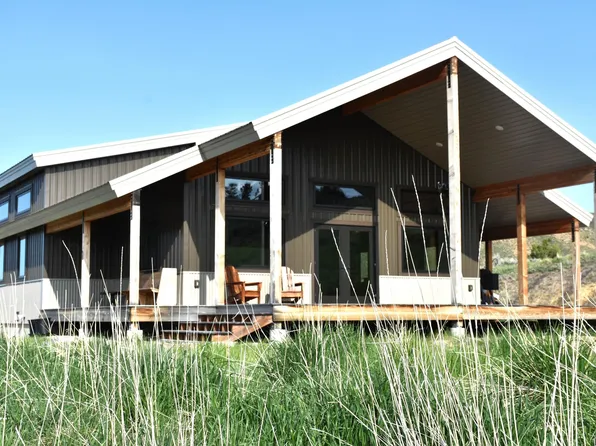 3 Grand Cedars Rd, Lander, WY 82520