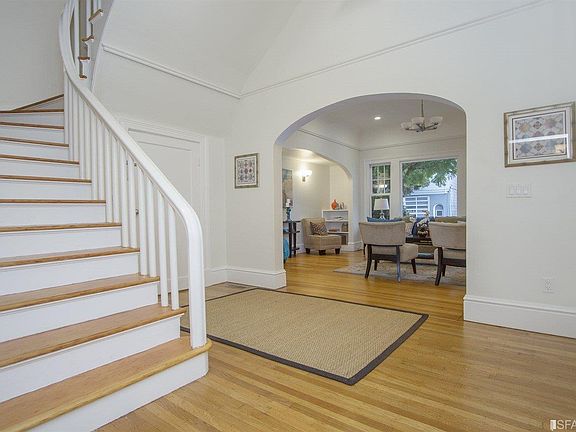 4th image of 390 Frederick St