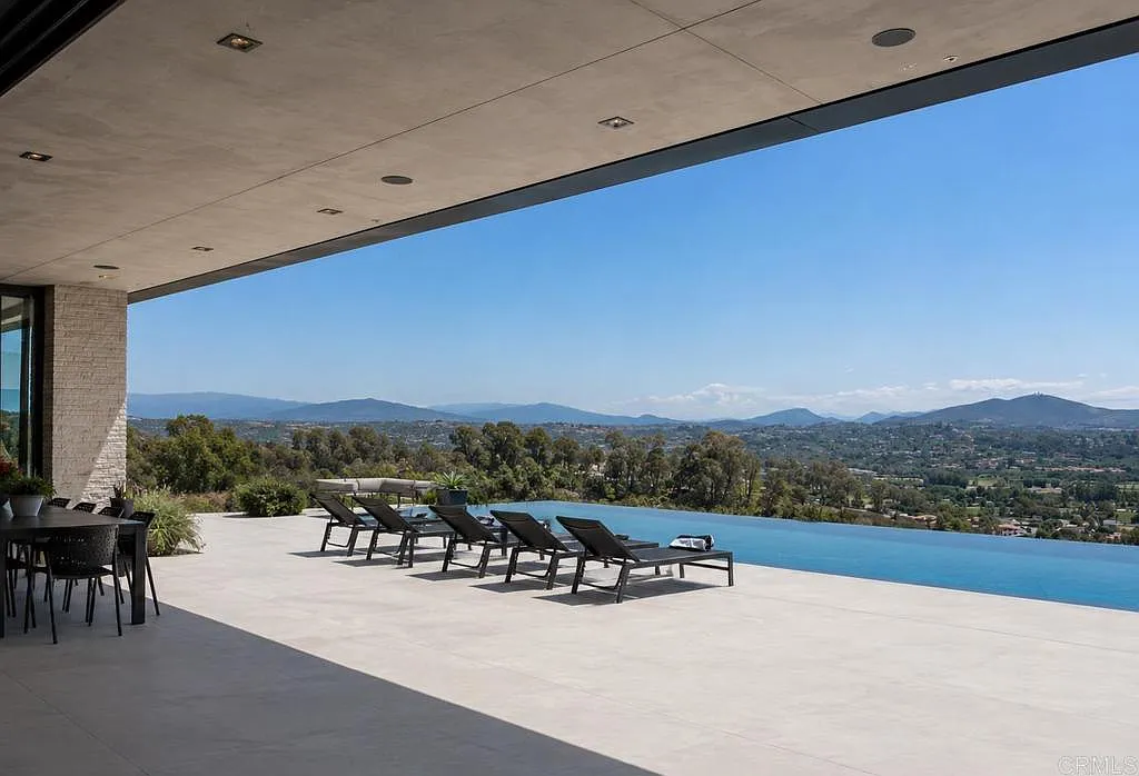 5 bed, 8.0 bath, 7950 sqft, $58,000 — Photo 4