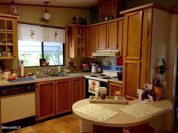 5th image of 303 Melissa Ln