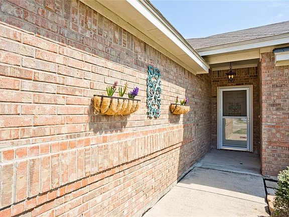 5th image of 324 Willow Vista Dr