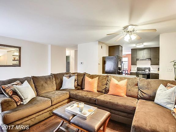 Large Sitting Area