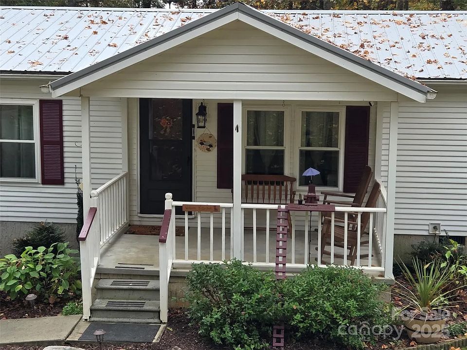 Nice front porch.