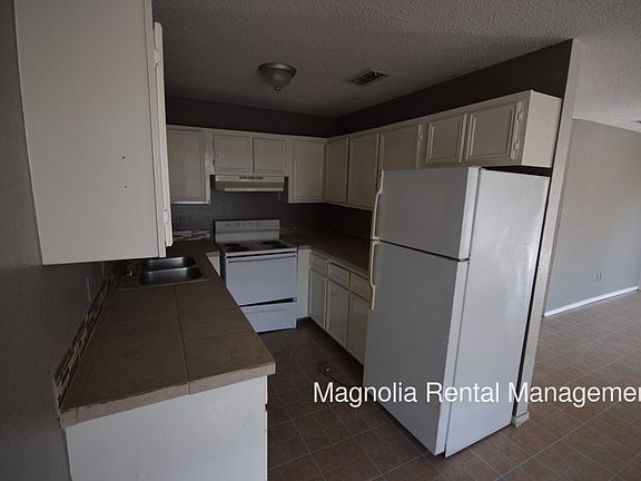 4th image of 402 Gastel Cir APT 08