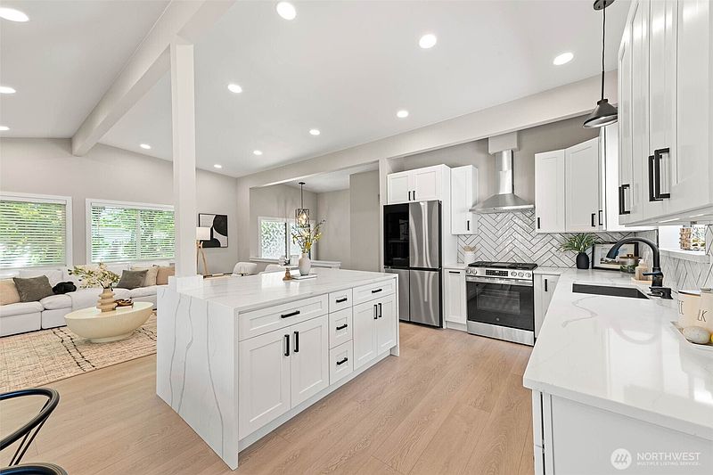 5th image of 3602 24th Avenue W
