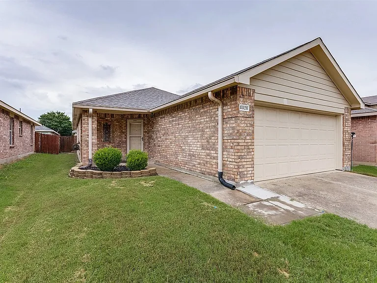 8828 Valley River Dr — Photo 1