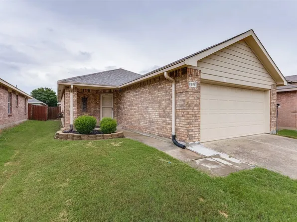 8828 Valley River Dr, Fort Worth, TX 76244