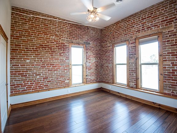 2nd image of 819 1st Ave S #11406582