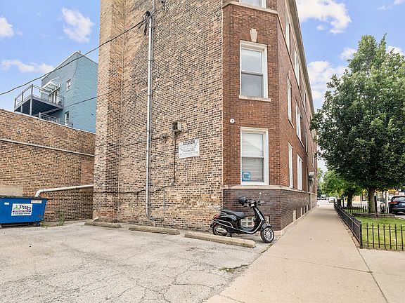 3rd image of 2409 N Sawyer Ave #2
