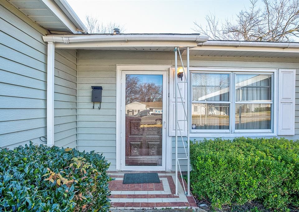 1st image of 3856 Castle Hills Dr