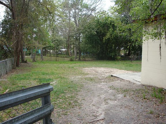 Side view towards backyard