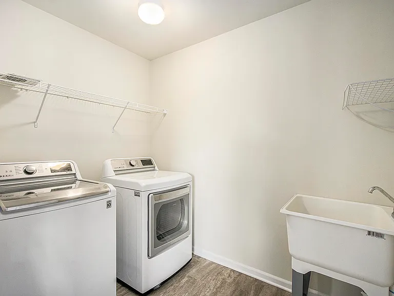 2895 Dillon Dr — Photo 35