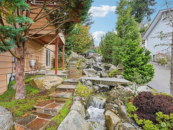 3rd image of 442 Lake Louise Drive SW