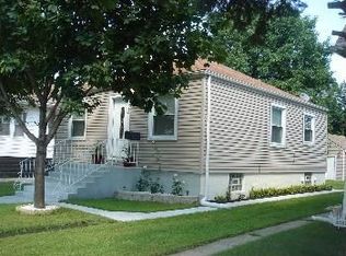 565 Freeland Ave, Calumet City, IL