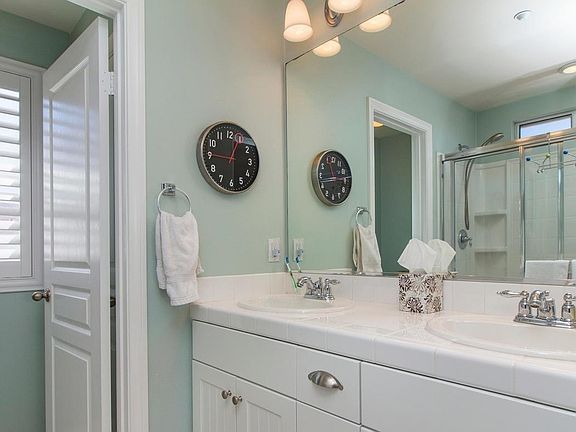 5th image of 810 Harbor Cliff Way Unit 224